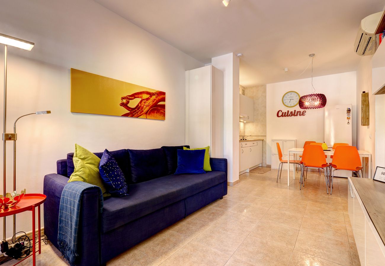 Apartamento en Torremolinos - Beachfront 2 Bed Los Corales Carihuela Apt