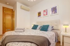 Apartamento en Torremolinos - Beachfront 2 Bed Los Corales Carihuela Apt