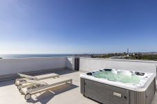 Ático en Fuengirola - Luxurious 3 Bed Private Penthouse with Hot Tub