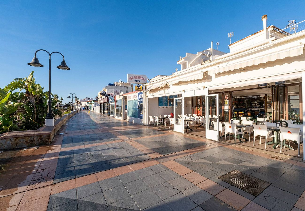 Apartamento en Torremolinos - Beachfront 2 Bed Los Corales Carihuela Apt