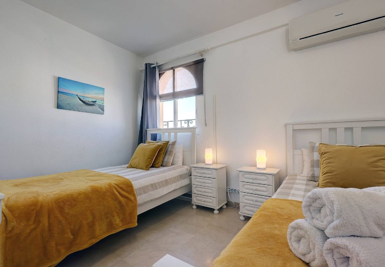 Casa adosada en Mijas Costa - Classic 2 Bed Andalusian Townhouse 500m From Beach 