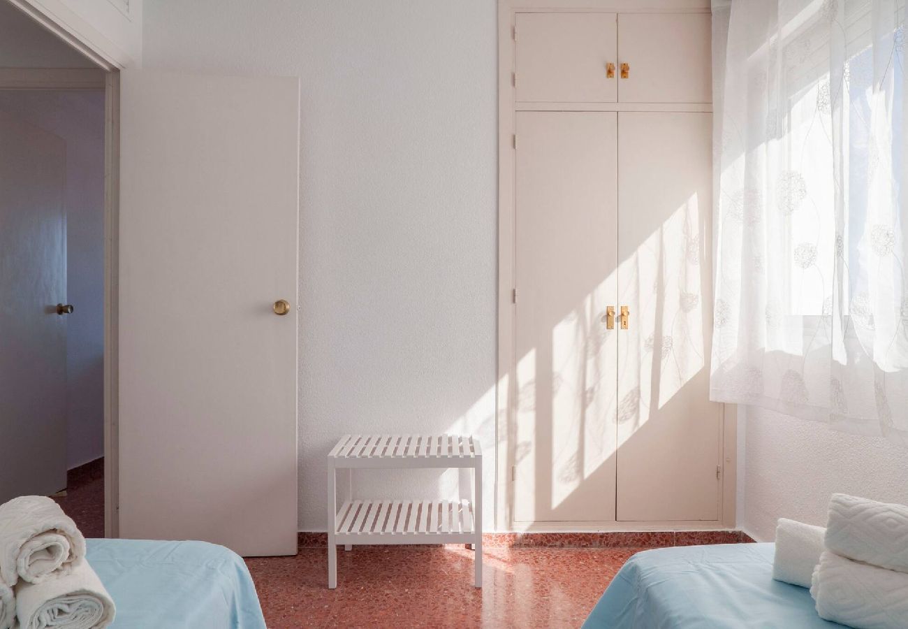 Apartamento en Benalmádena - Bright 3 Bed, Sea Views Beach Apt