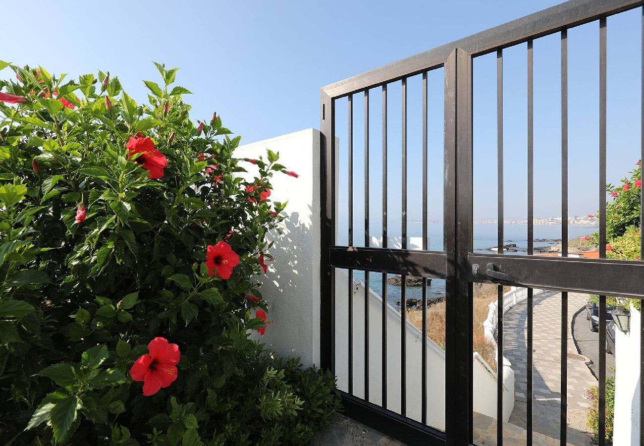 Apartamento en Benalmádena - Stunning Sea Views Beachfront Apt, Large Terrace & BBQ