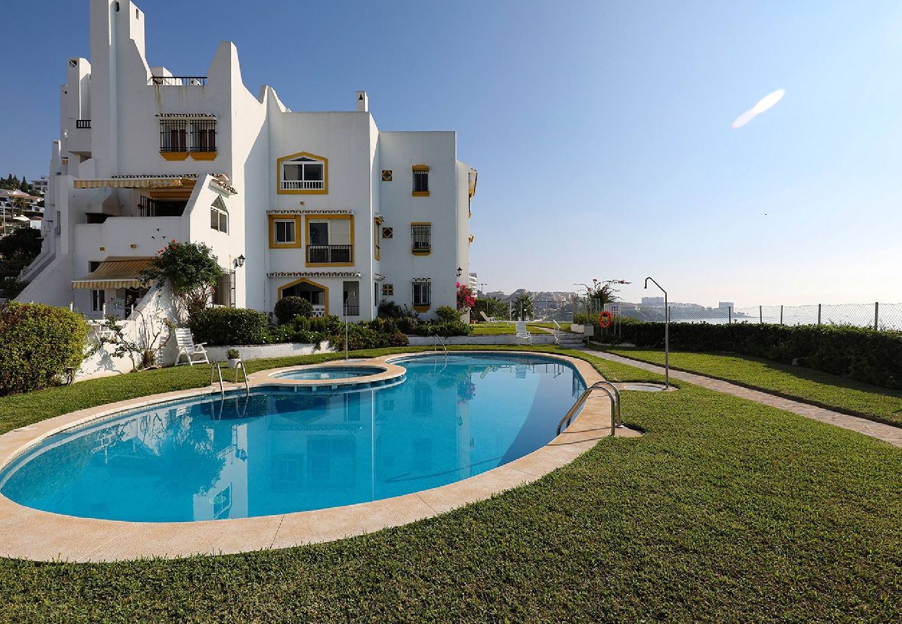 Apartamento en Benalmádena - Stunning Sea Views Beachfront Apt, Large Terrace & BBQ