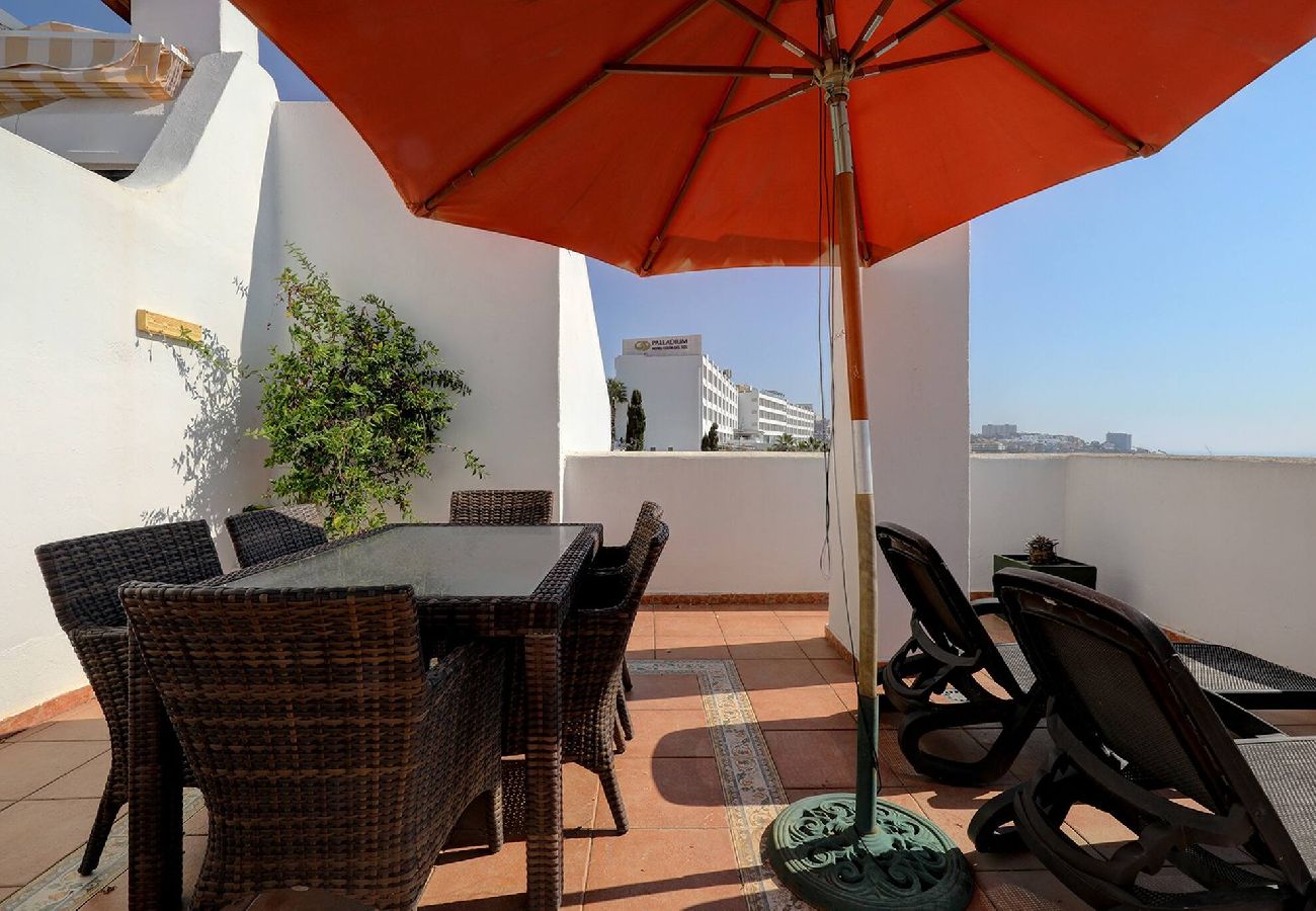 Apartamento en Benalmádena - Stunning Sea Views Beachfront Apt, Large Terrace & BBQ