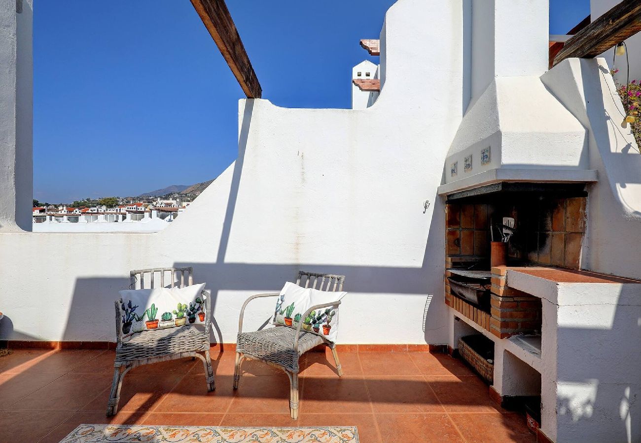 Apartamento en Benalmádena - Stunning Sea Views Beachfront Apt, Large Terrace & BBQ