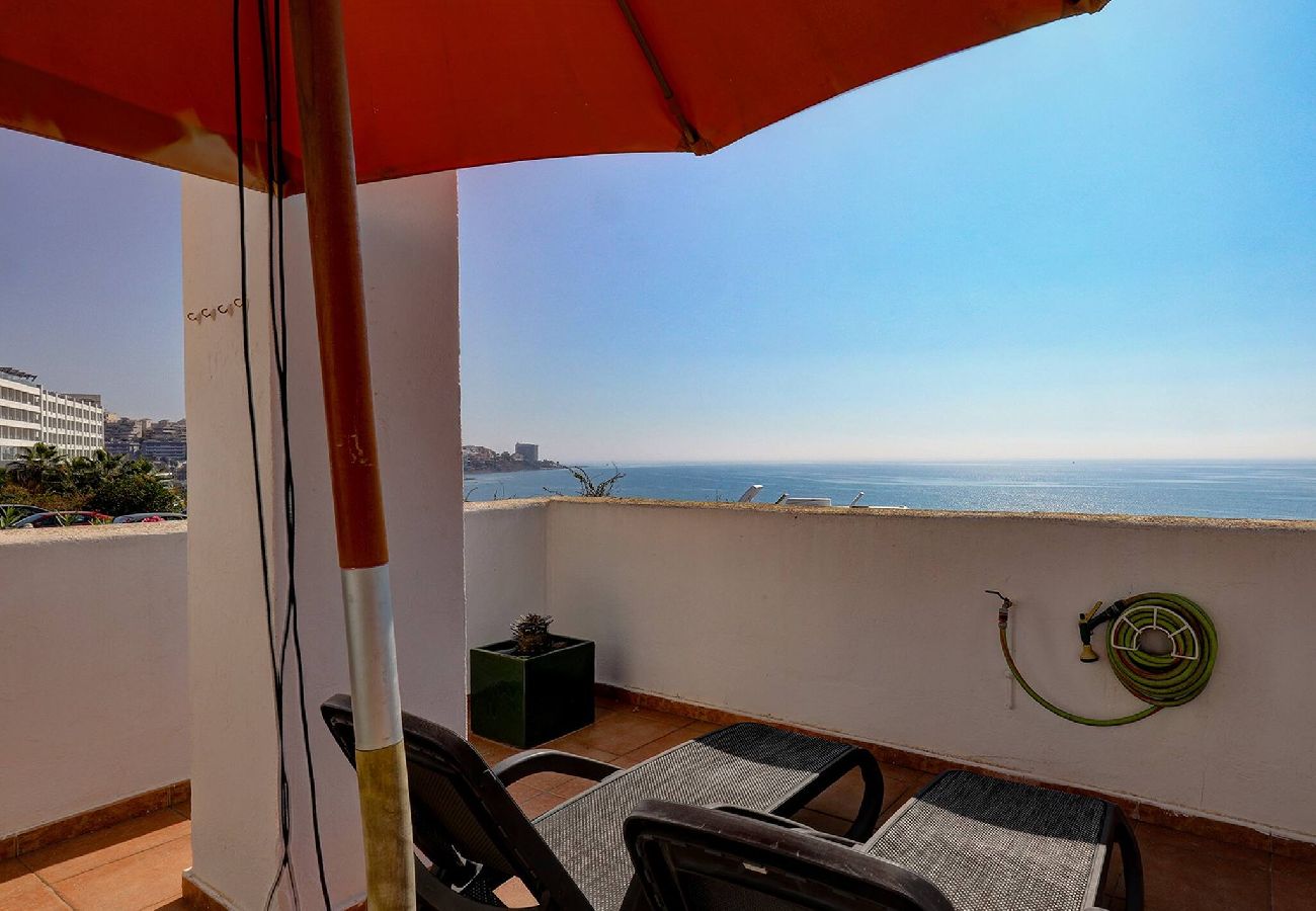 Apartamento en Benalmádena - Stunning Sea Views Beachfront Apt, Large Terrace & BBQ