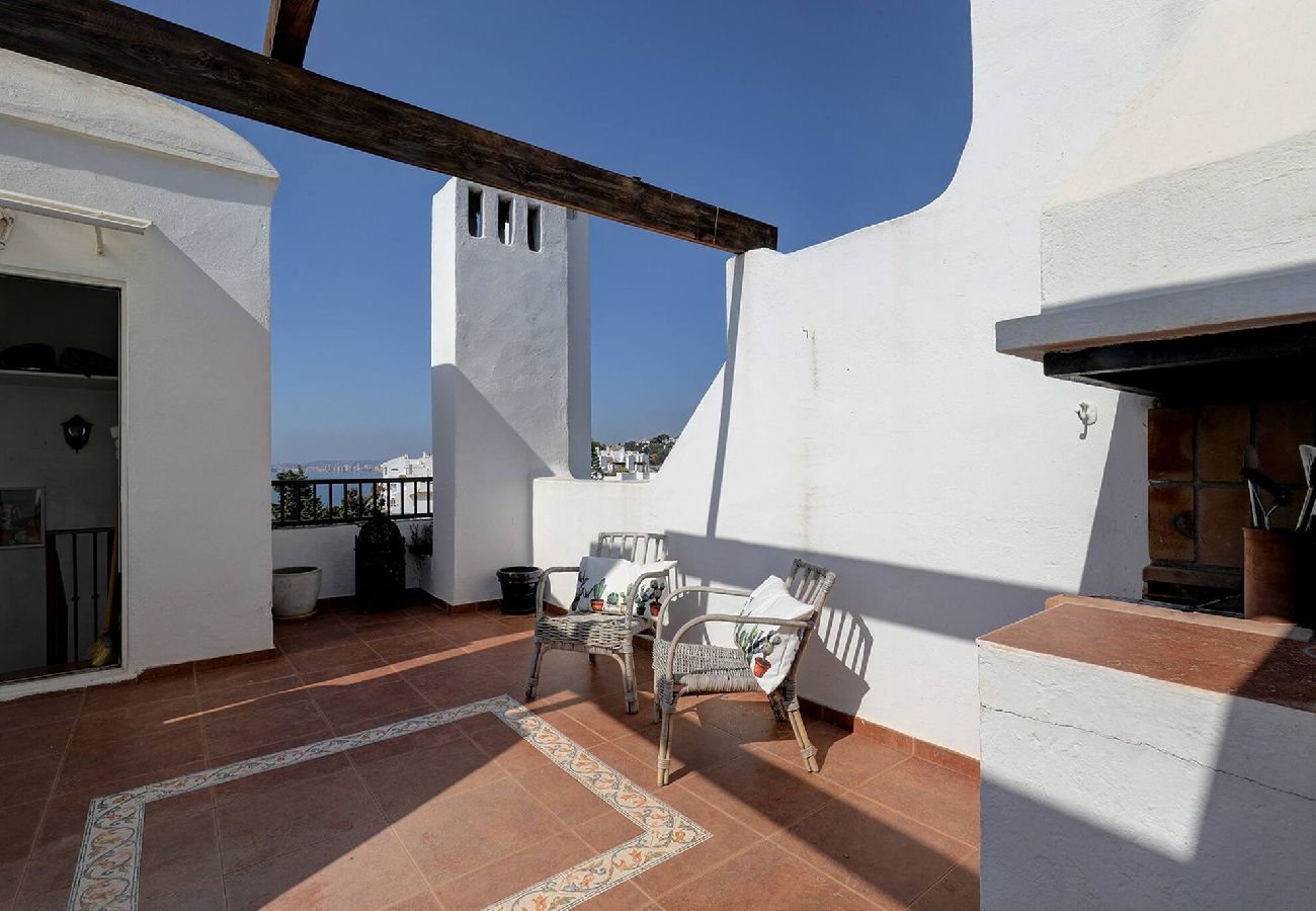 Apartamento en Benalmádena - Stunning Sea Views Beachfront Apt, Large Terrace & BBQ