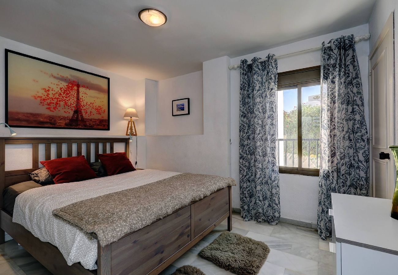 Apartamento en Benalmádena - Stunning Sea Views Beachfront Apt, Large Terrace & BBQ