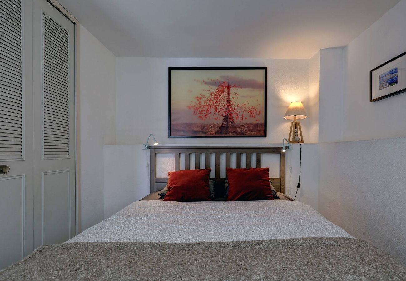 Apartamento en Benalmádena - Stunning Sea Views Beachfront Apt, Large Terrace & BBQ