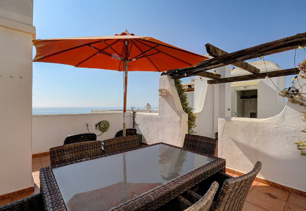 Apartamento en Benalmádena - Stunning Sea Views Beachfront Apt, Large Terrace & BBQ