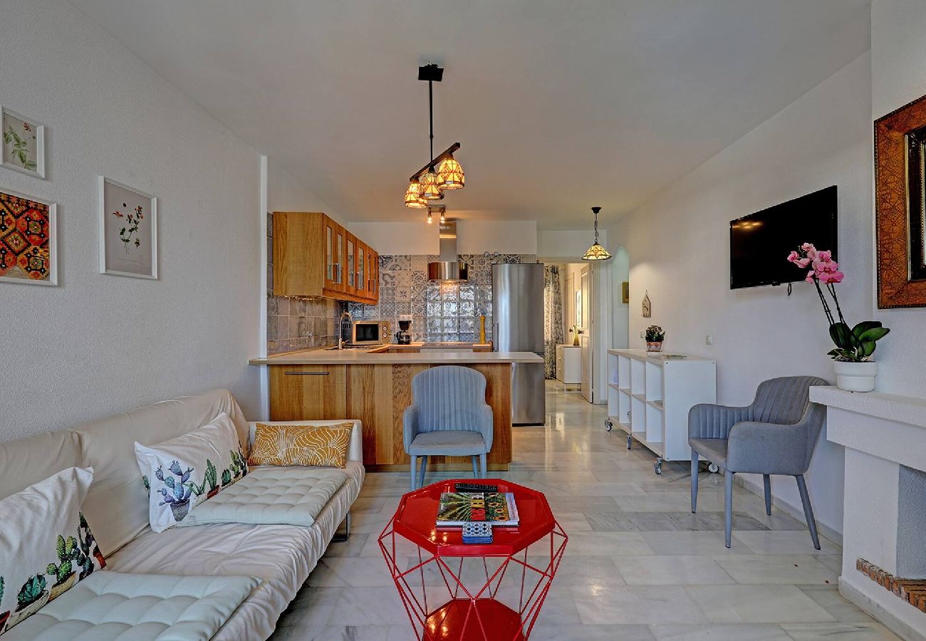 Apartamento en Benalmádena - Stunning Sea Views Beachfront Apt, Large Terrace & BBQ