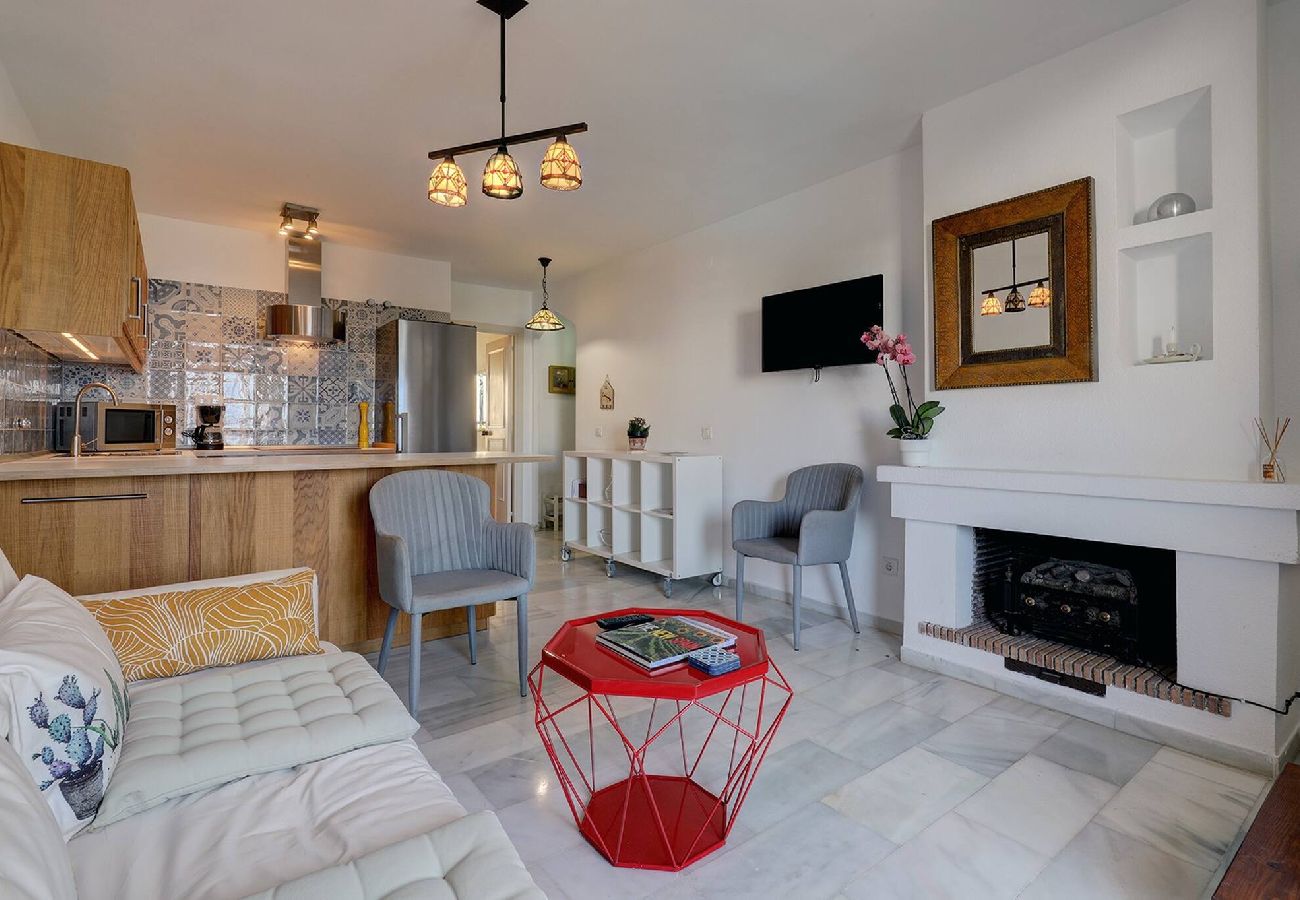 Apartamento en Benalmádena - Stunning Sea Views Beachfront Apt, Large Terrace & BBQ