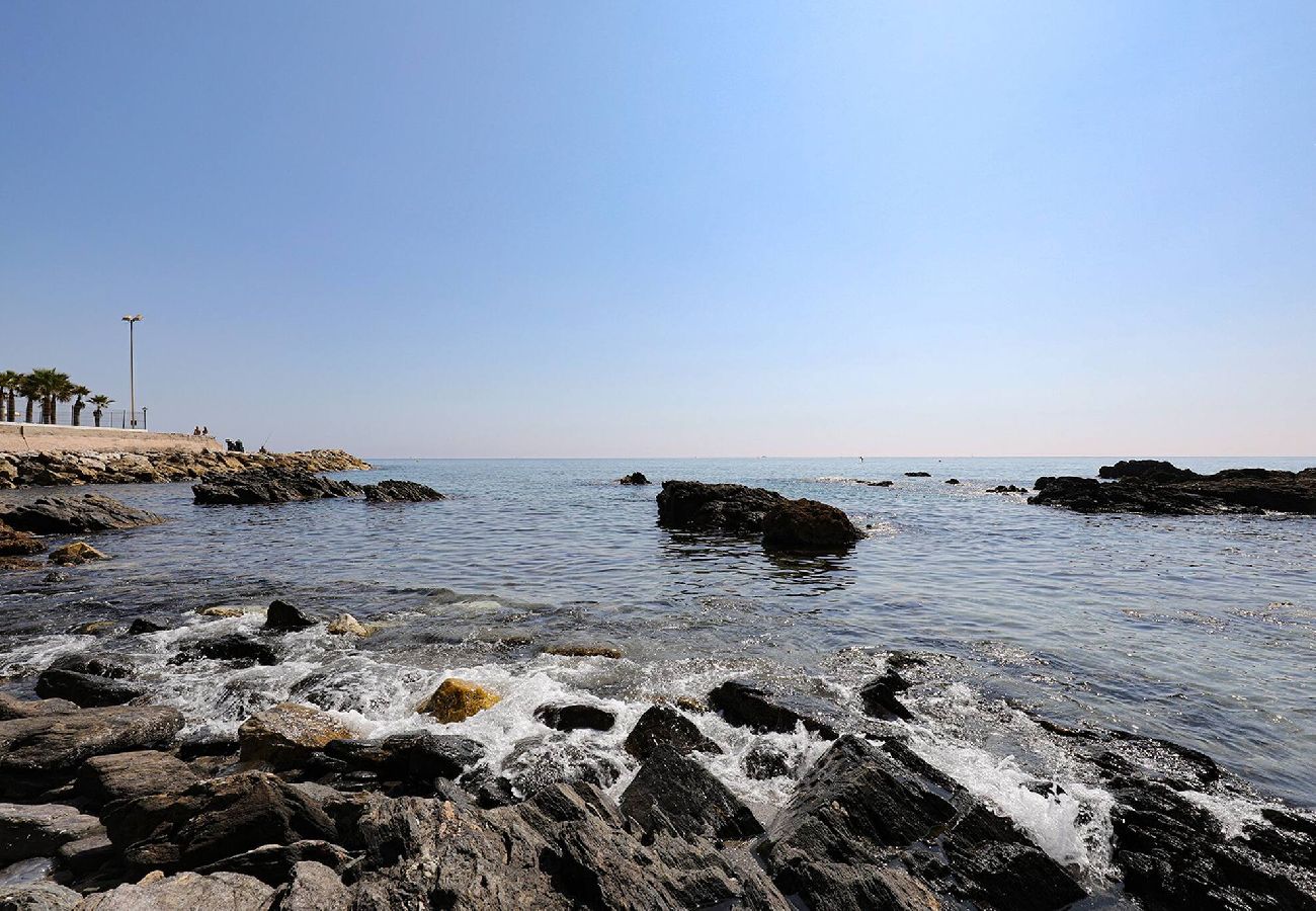 Apartamento en Benalmádena - Stunning Sea Views Beachfront Apt, Large Terrace & BBQ