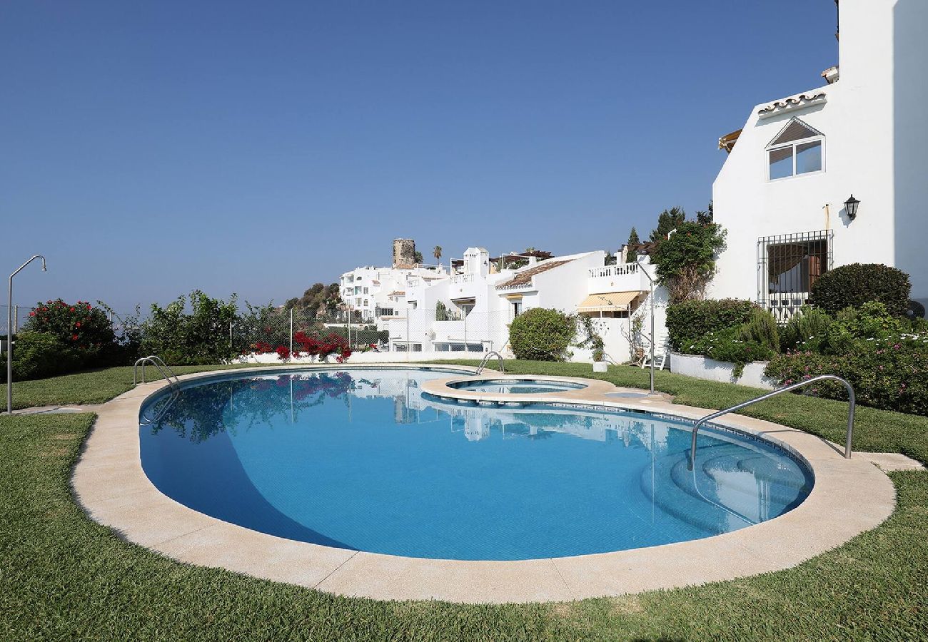 Apartamento en Benalmádena - Stunning Sea Views Beachfront Apt, Large Terrace & BBQ