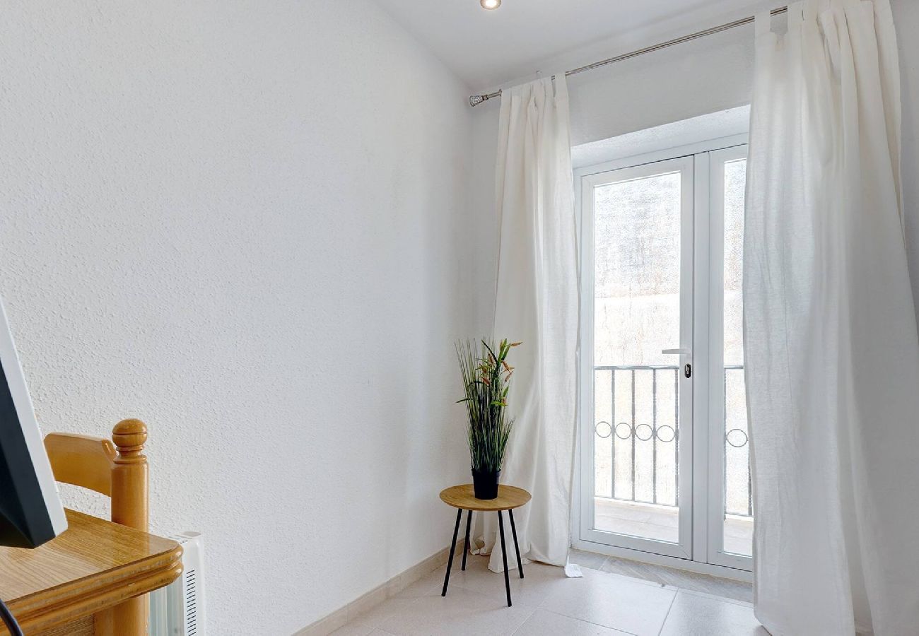 Casa adosada en Benalmádena - Traditional 2 Bed Pueblo Townhouse With Terrace 