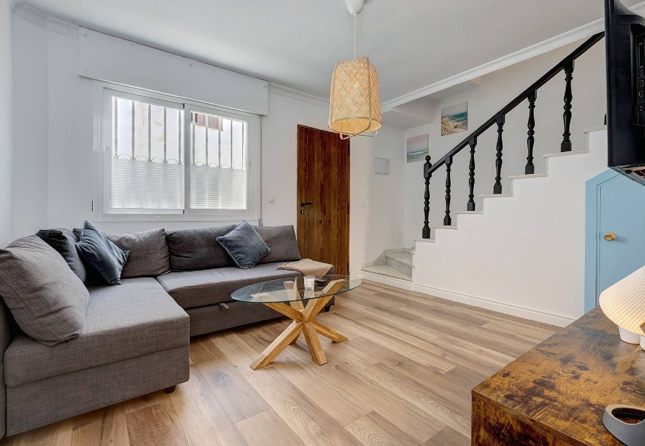 Casa adosada en Benalmádena - Traditional 2 Bed Pueblo Townhouse With Terrace 