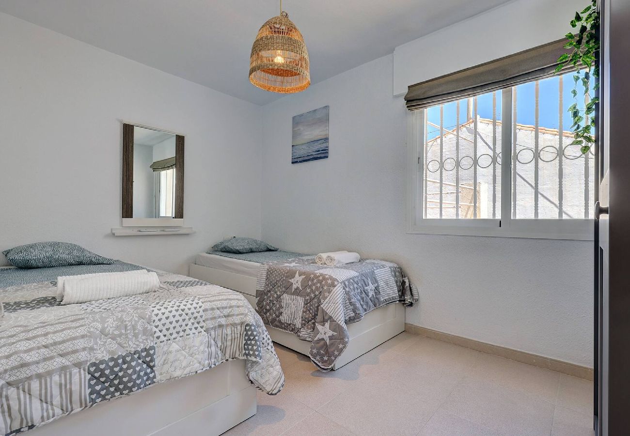 Casa adosada en Benalmádena - Traditional 2 Bed Pueblo Townhouse With Terrace 