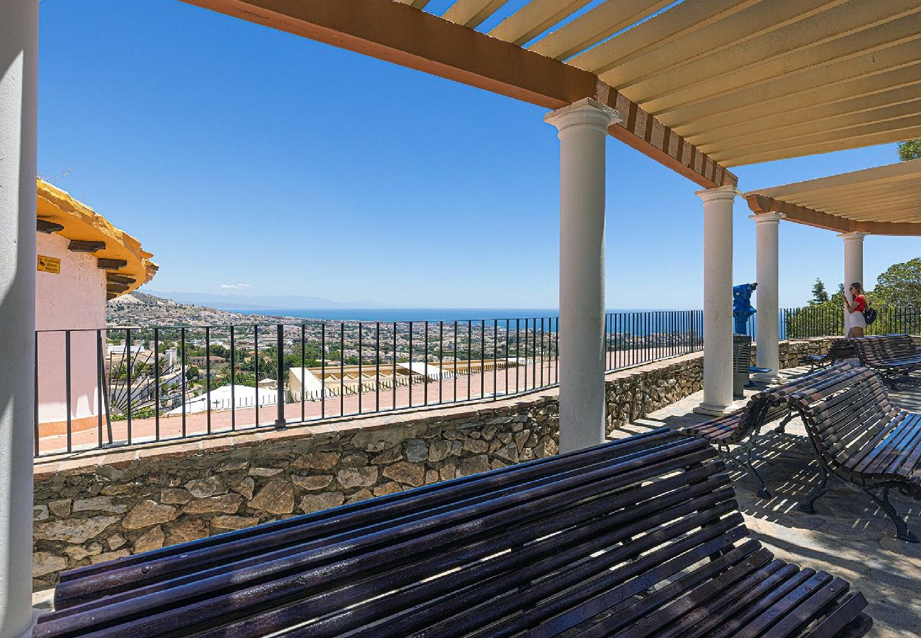 Casa adosada en Benalmádena - Traditional 2 Bed Pueblo Townhouse With Terrace 