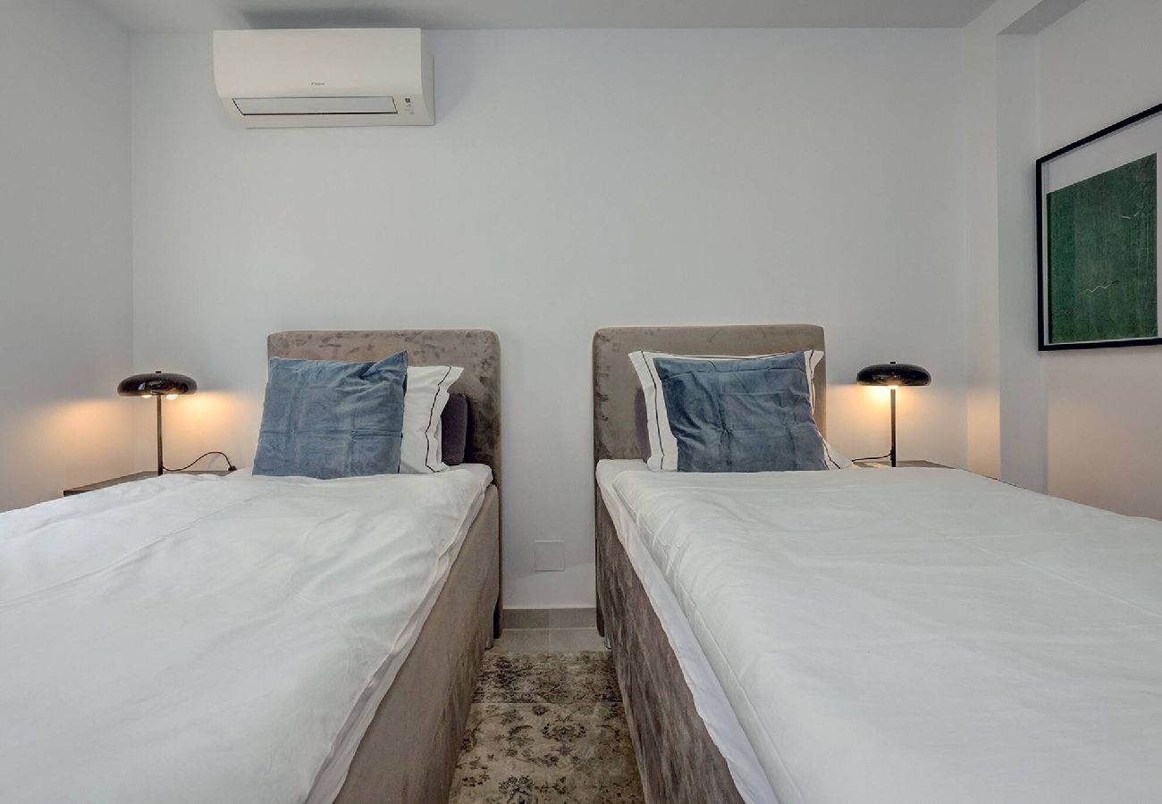 Apartamento en Fuengirola - Stylish & Modern Fuengirola Apt, Near Beach 