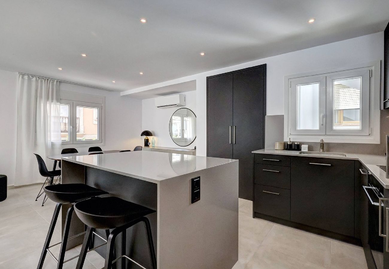 Apartamento en Fuengirola - Stylish & Modern Fuengirola Apt, Near Beach 