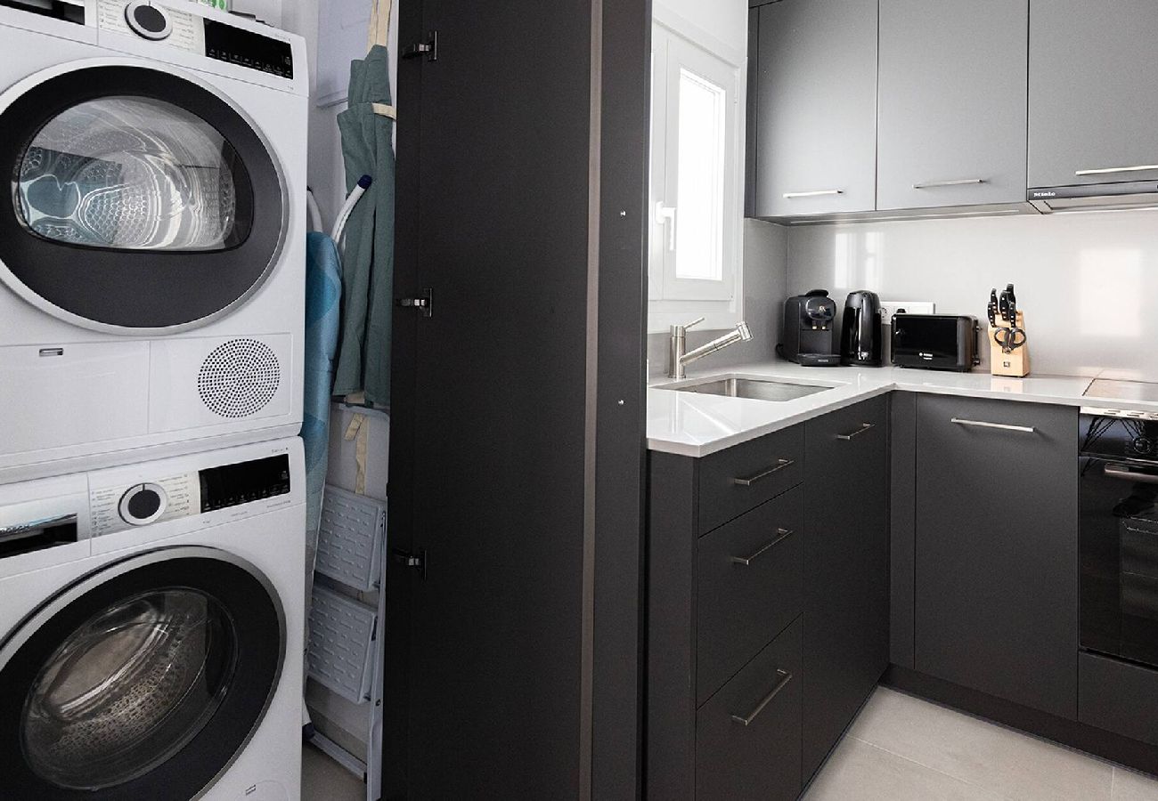 Apartamento en Fuengirola - Stylish & Modern Fuengirola Apt, Near Beach 