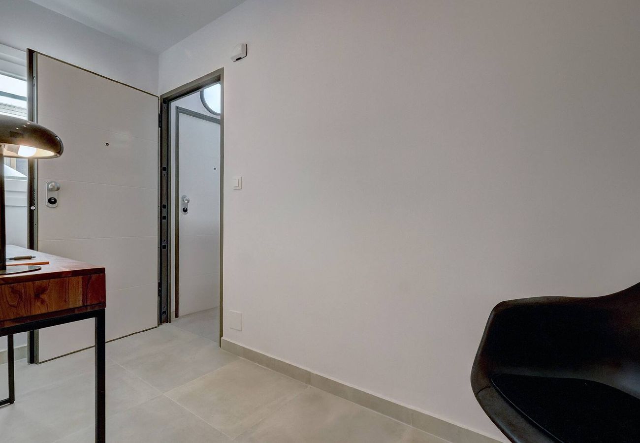 Apartamento en Fuengirola - Stylish & Modern Fuengirola Apt, Near Beach 