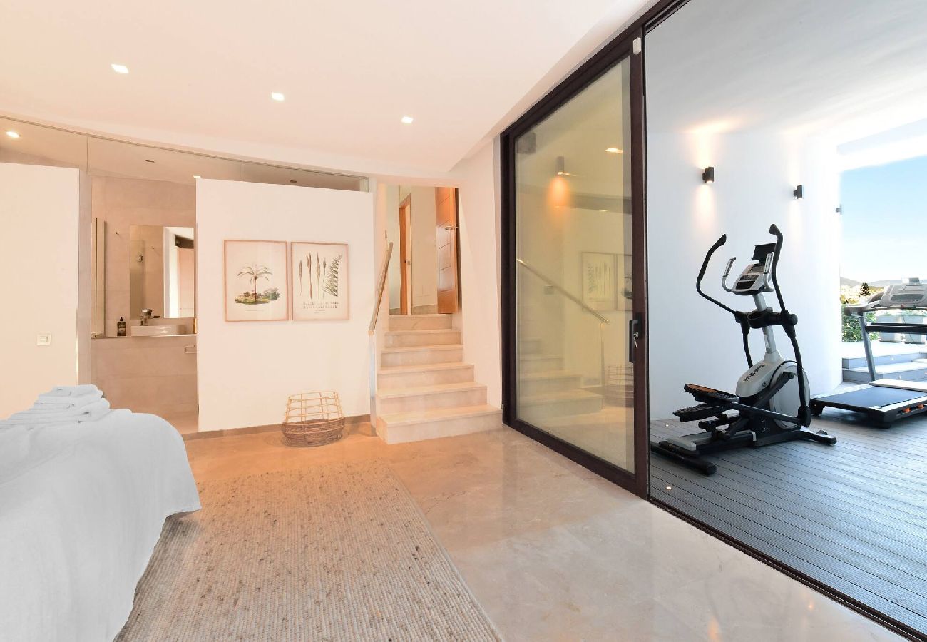 Villa en Marbella - Impresionantes villas con vistas al mar en Marbella, piscina privada y jacuzzi.