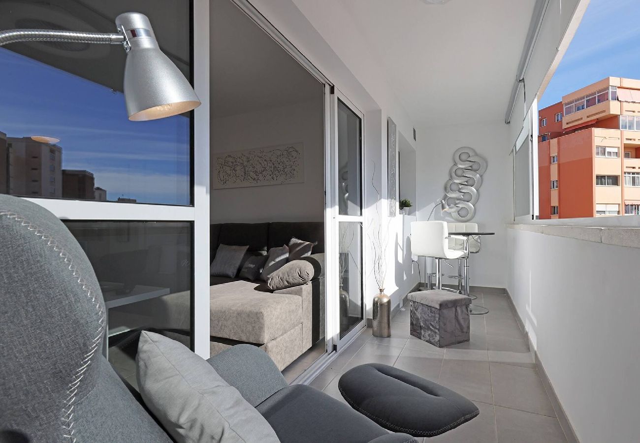 Apartamento en Benalmádena - Stylish 3 Bed Ibensa Square Apt, near Beach & Bars