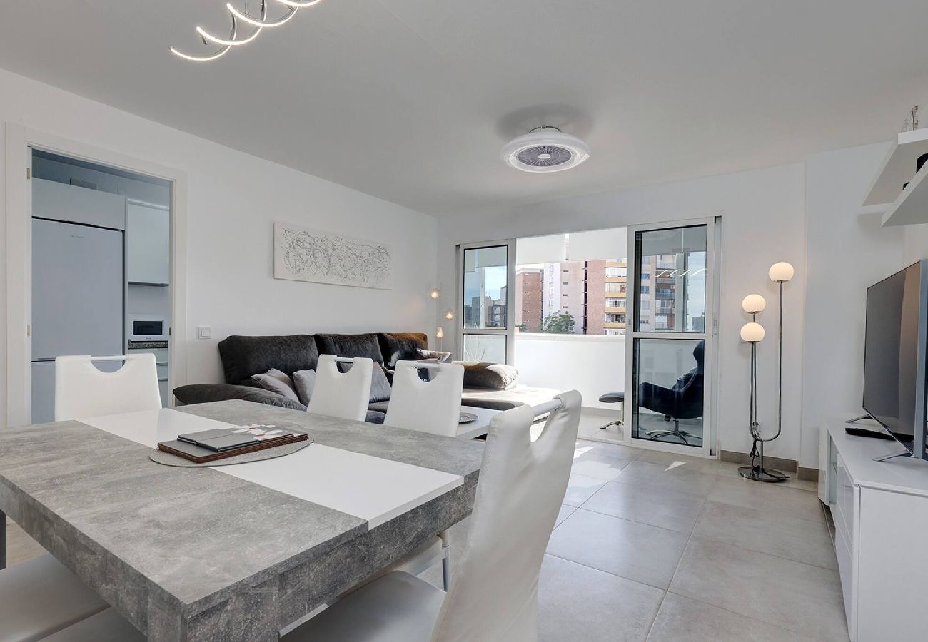 Apartamento en Benalmádena - Stylish 3 Bed Ibensa Square Apt, near Beach & Bars