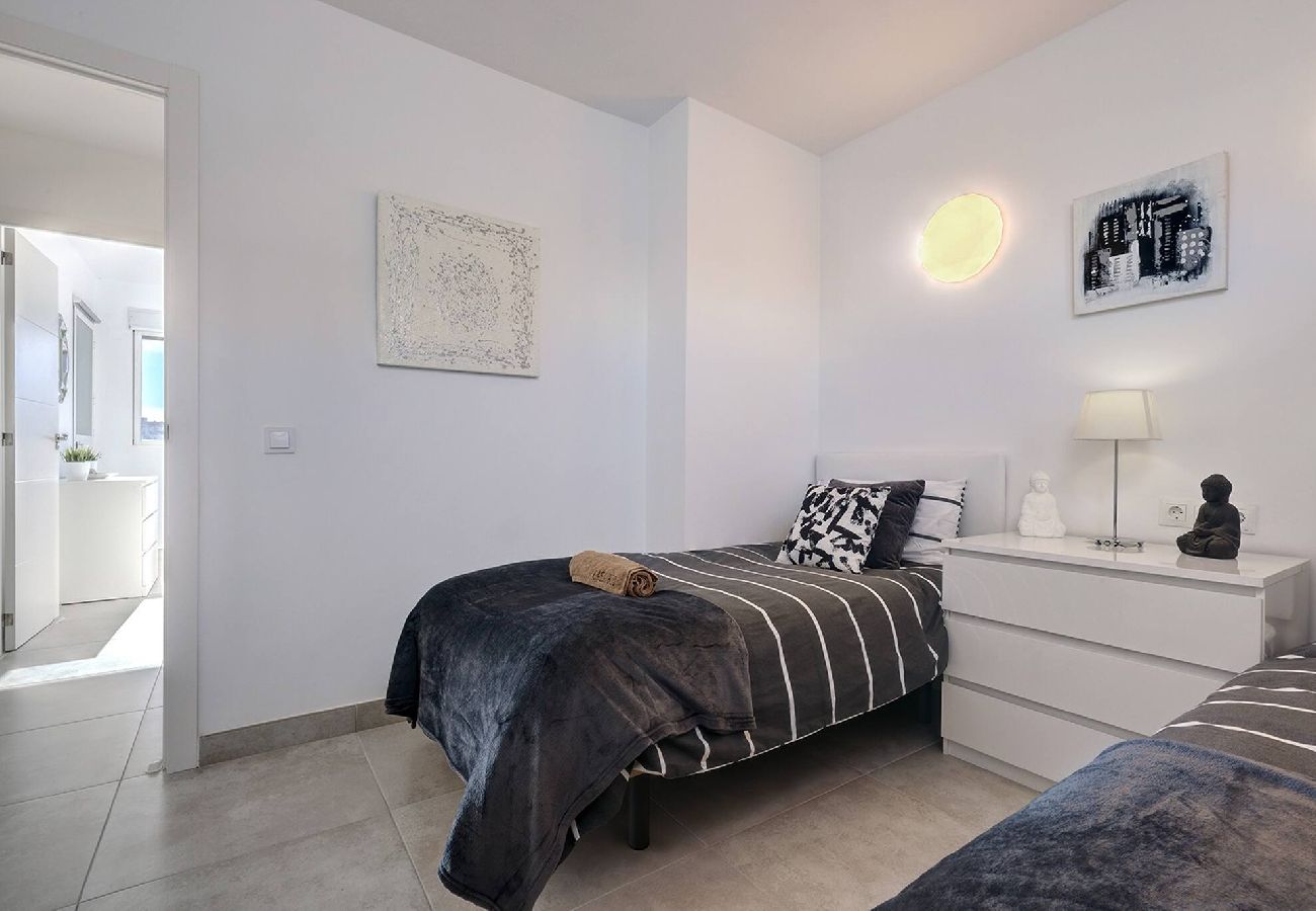 Apartamento en Benalmádena - Stylish 3 Bed Ibensa Square Apt, near Beach & Bars