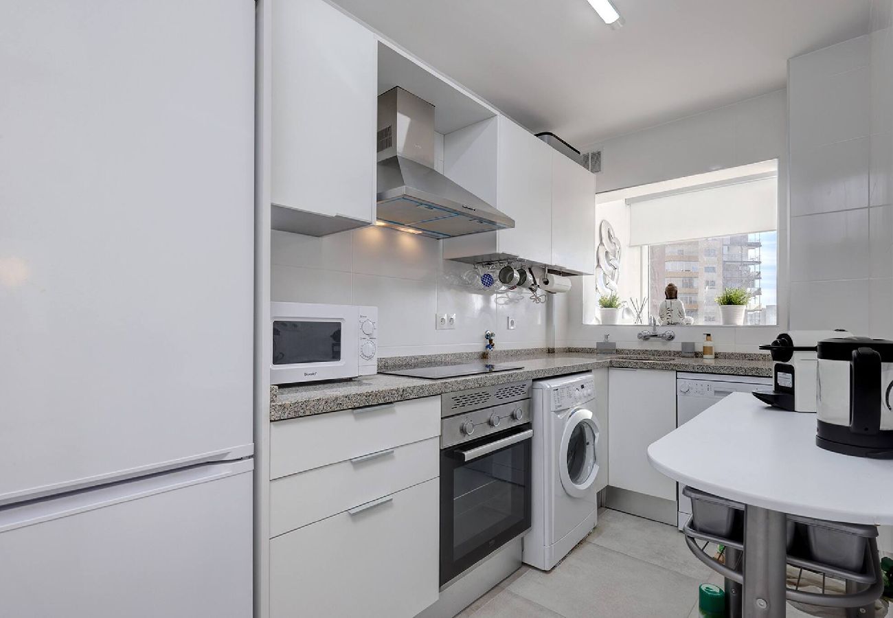 Apartamento en Benalmádena - Stylish 3 Bed Ibensa Square Apt, near Beach & Bars