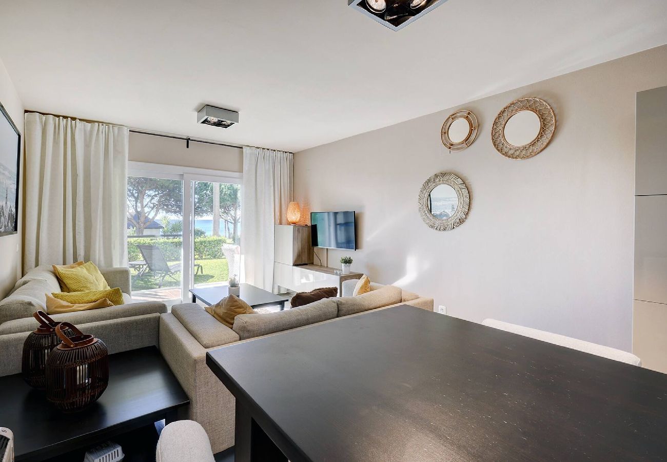 Apartamento en Mijas Costa - Frontline Beach 2 Bed Mi Capricho Apt, Private Garden with Sea Views 