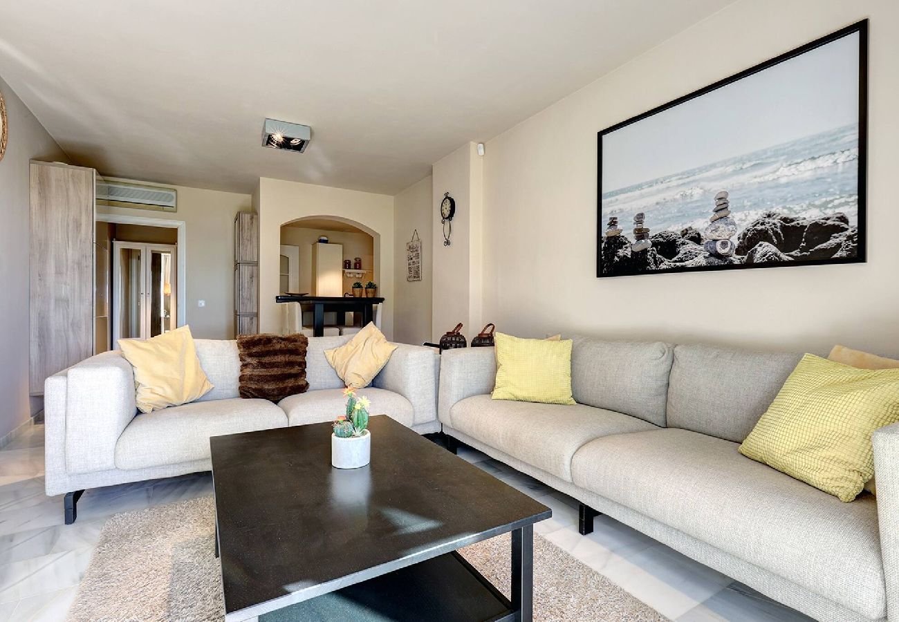 Apartamento en Mijas Costa - Frontline Beach 2 Bed Mi Capricho Apt, Private Garden with Sea Views 