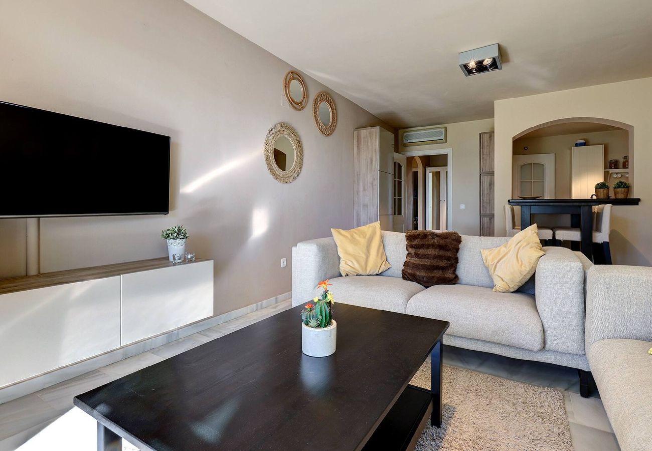 Apartamento en Mijas Costa - Frontline Beach 2 Bed Mi Capricho Apt, Private Garden with Sea Views 