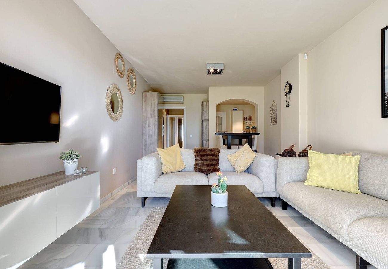 Apartamento en Mijas Costa - Frontline Beach 2 Bed Mi Capricho Apt, Private Garden with Sea Views 