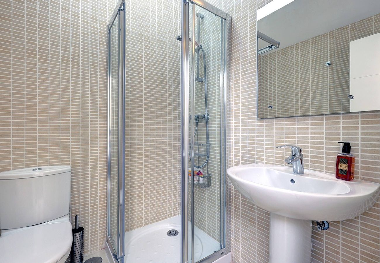 Apartamento en La Cala de Mijas - La Cala Hills Club Ático dúplex de 2 dormitorios, vistas al mar y bañera de hidromasaje