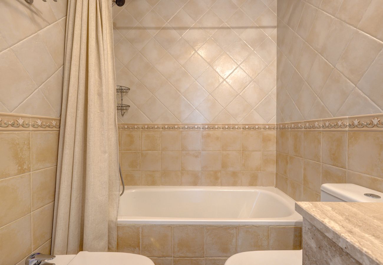 Apartamento en Mijas Costa - Apartamento de 2 dormitorios y 2 baños con relajantes vistas al mar en Mijas