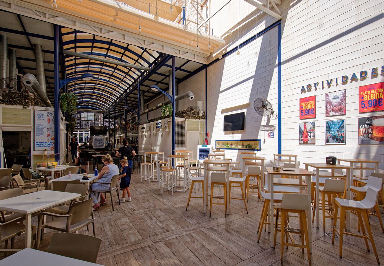 Apartamento en Fuengirola - Nuevo y relajado refugio de 2 dormitorios en la playa de Fuengirola