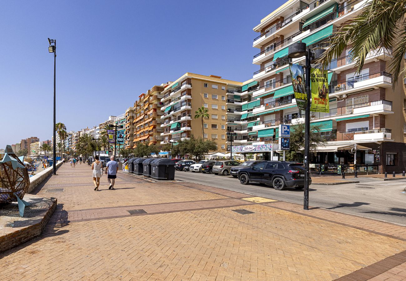 Apartamento en Fuengirola - Nuevo y relajado refugio de 2 dormitorios en la playa de Fuengirola