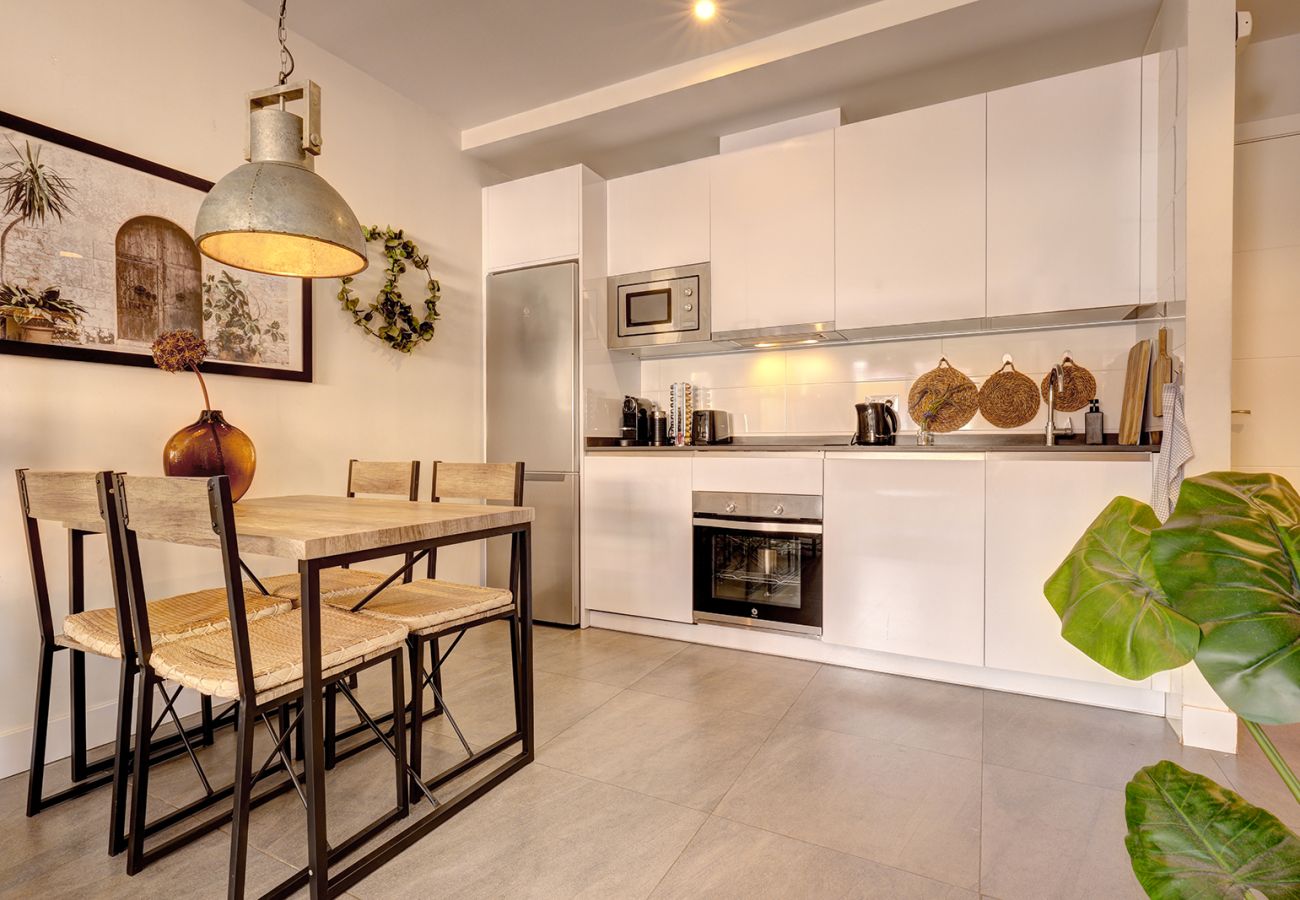 Apartamento en Fuengirola - Nuevo y relajado refugio de 2 dormitorios en la playa de Fuengirola