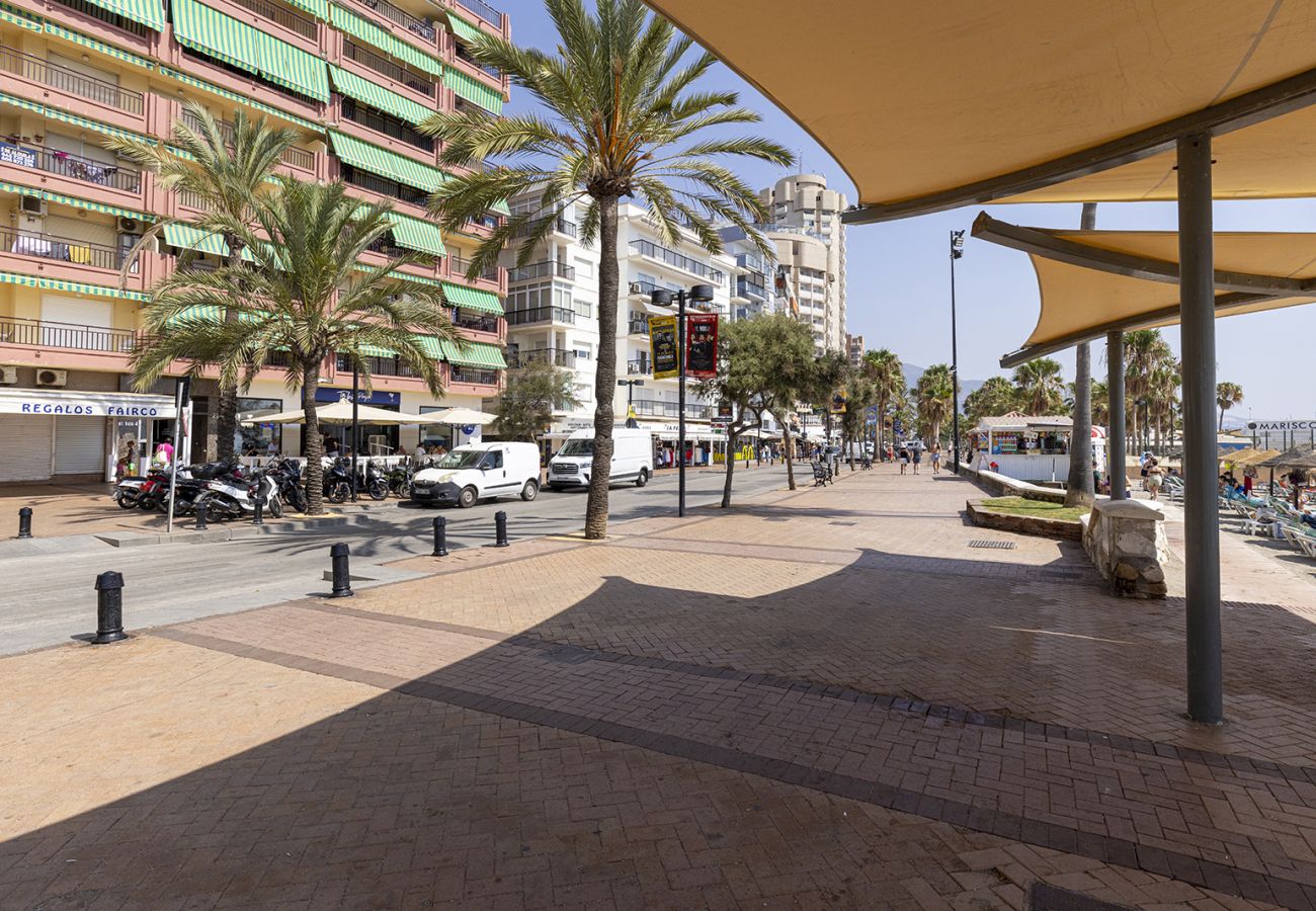 Apartamento en Fuengirola - Nuevo y relajado refugio de 2 dormitorios en la playa de Fuengirola