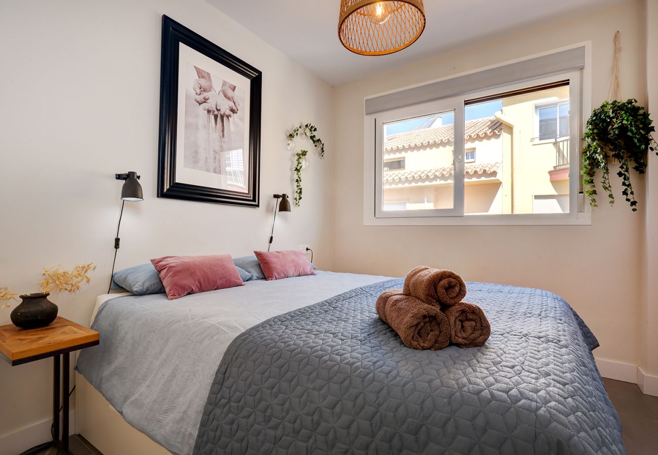 Apartamento en Fuengirola - Nuevo y relajado refugio de 2 dormitorios en la playa de Fuengirola