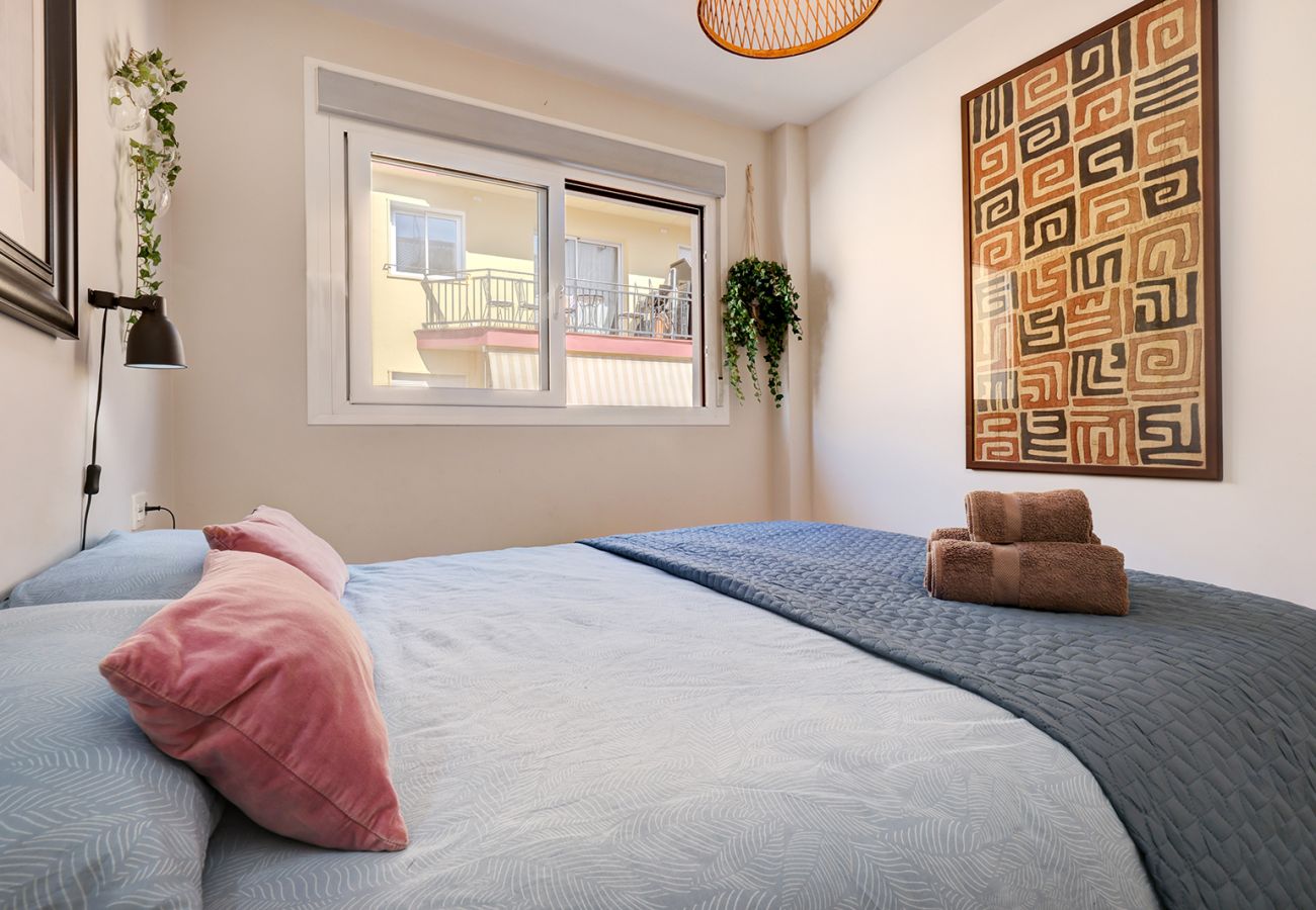 Apartamento en Fuengirola - Nuevo y relajado refugio de 2 dormitorios en la playa de Fuengirola