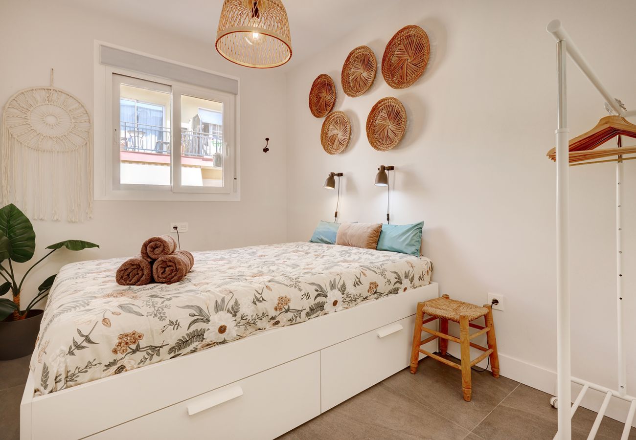 Apartamento en Fuengirola - Nuevo y relajado refugio de 2 dormitorios en la playa de Fuengirola