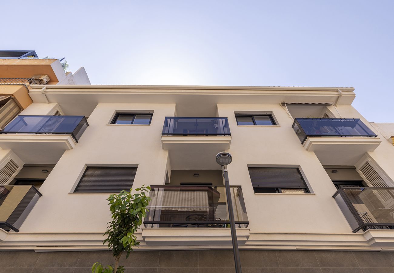 Apartamento en Fuengirola - Nuevo y relajado refugio de 2 dormitorios en la playa de Fuengirola