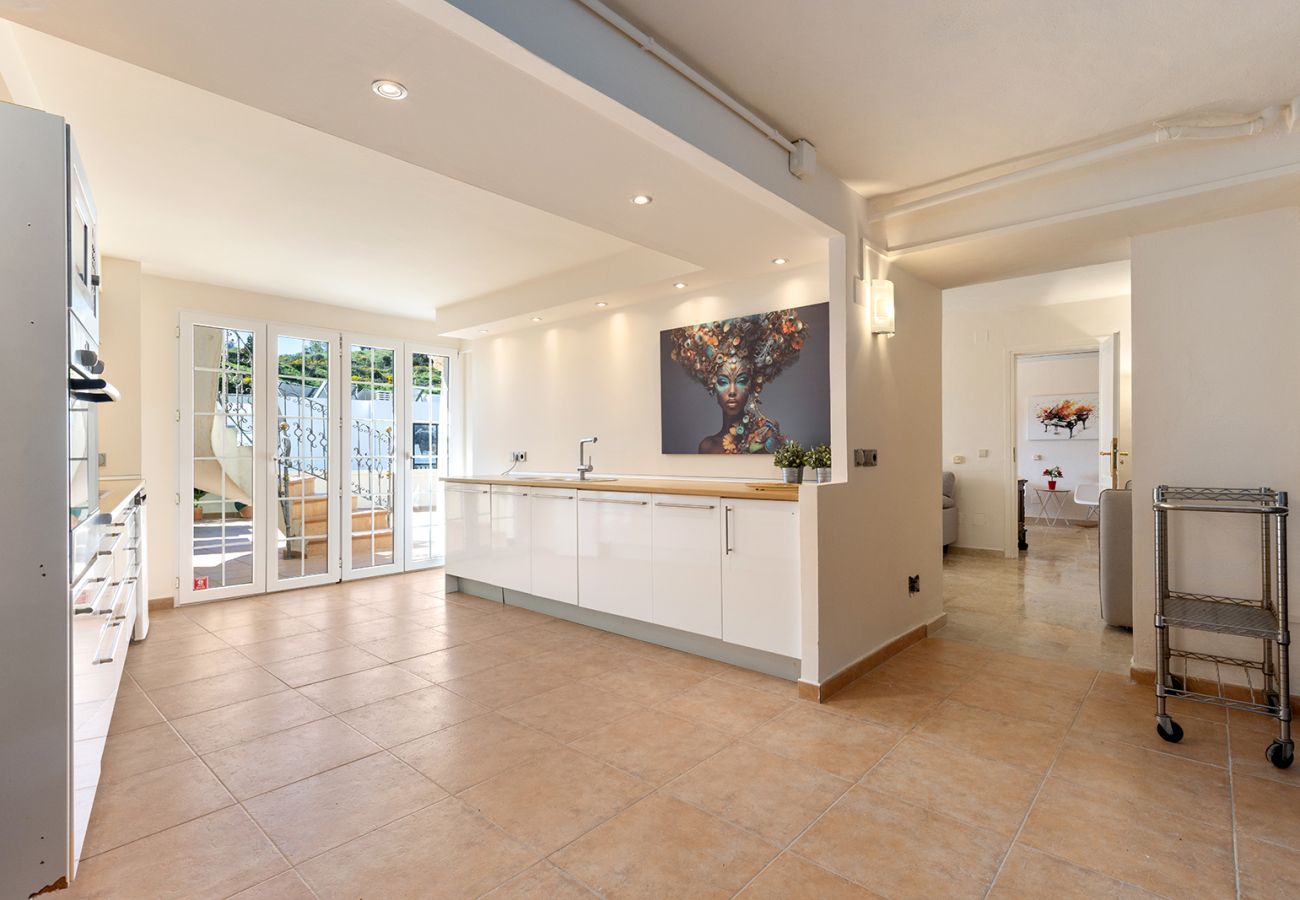 Villa en Mijas Costa - Villa La Rosa con vistas al mar: 5 dormitorios, 4 baños y piscina climatizada