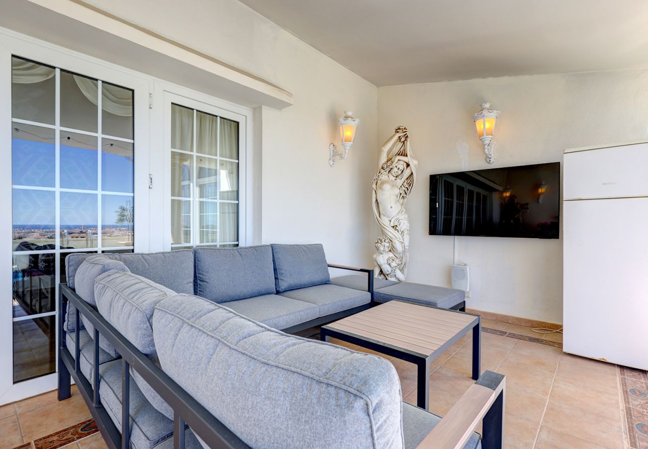 Villa en Mijas Costa - Villa La Rosa con vistas al mar: 5 dormitorios, 4 baños y piscina climatizada