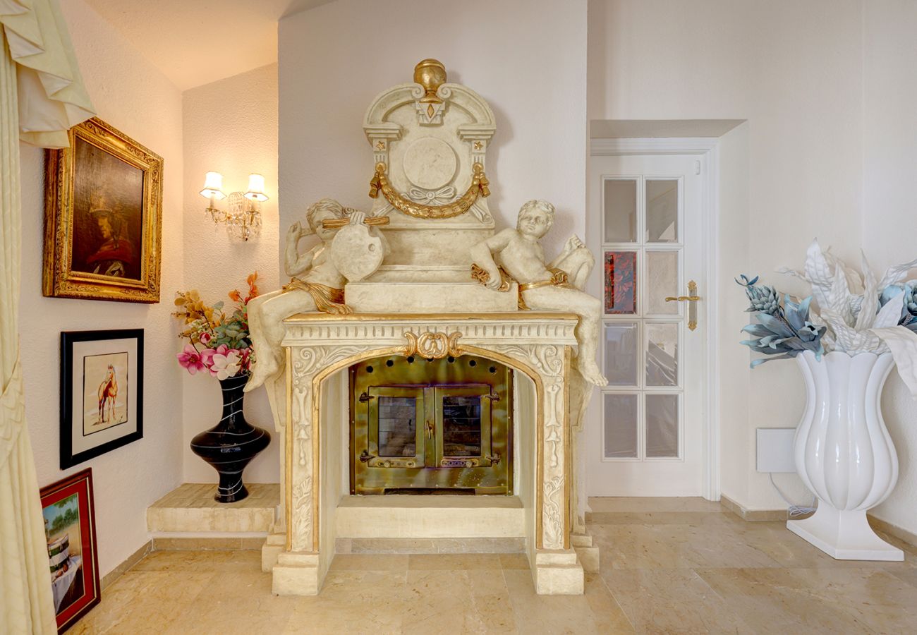 Villa en Mijas Costa - Villa La Rosa con vistas al mar: 5 dormitorios, 4 baños y piscina climatizada