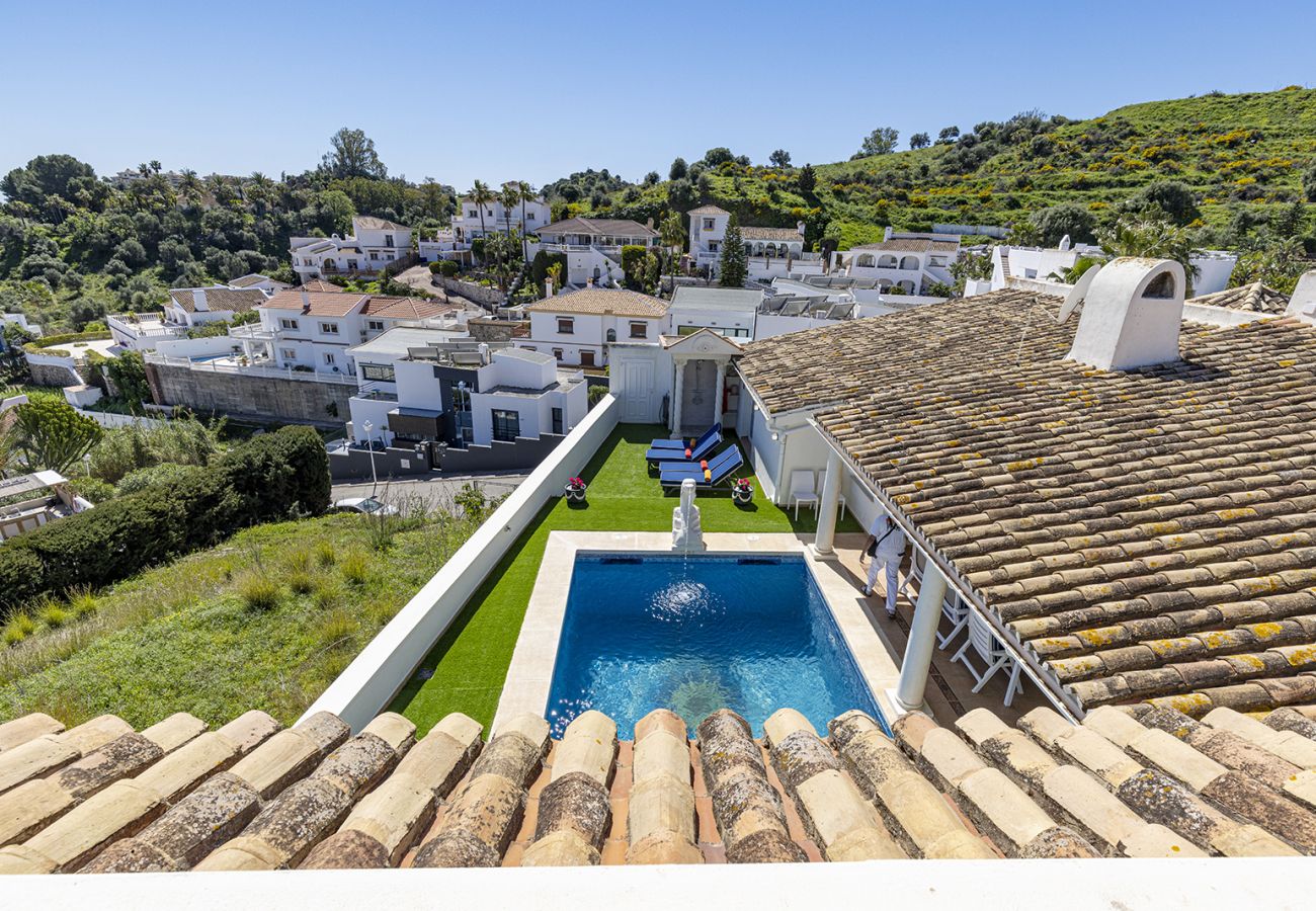 Villa en Mijas Costa - Villa La Rosa con vistas al mar: 5 dormitorios, 4 baños y piscina climatizada